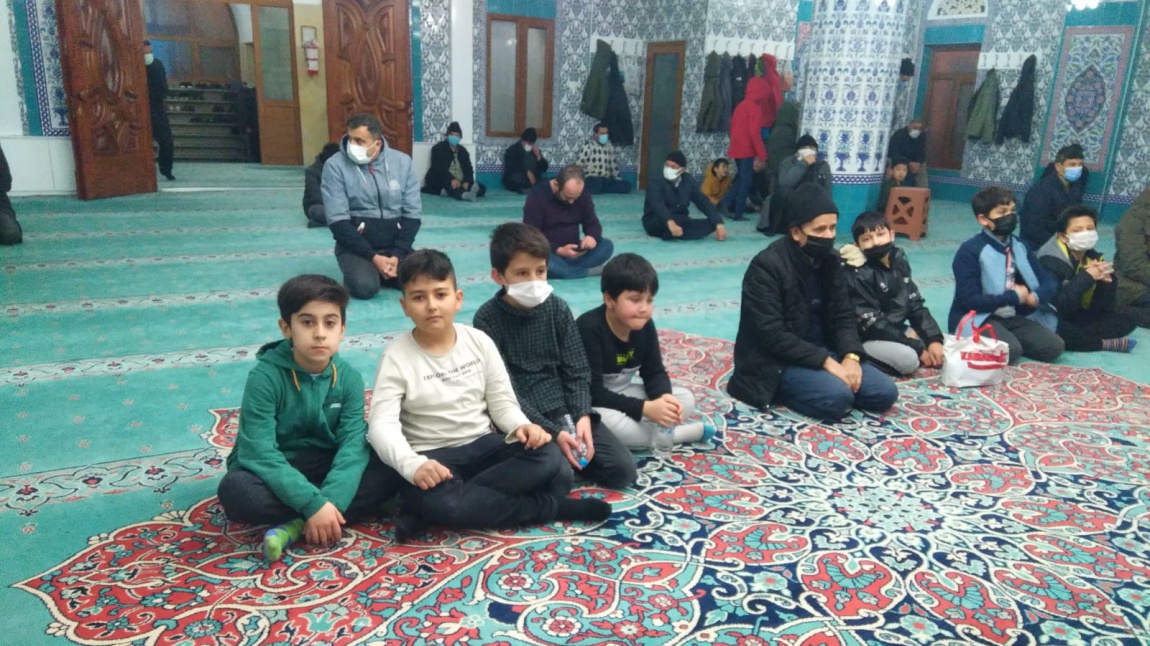 Öğrencimizle SimavYeni Camii' nde Yapılan Berat Kandili Programına Katıldık