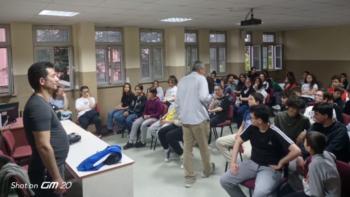 Gülizar Eren Mesleki ve Teknik Anadolu Lisesi Öğretmenleri Tarafından 8. Sınıf Öğrencilerimize Mesleki Eğitim Tanıtım Semineri Düzenledi