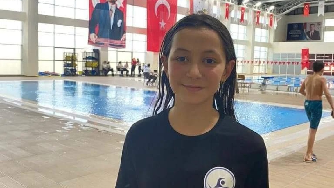 Öğrencimiz Elif Alya Aktaş'tan Yüzme Yarışmalarında Başarı
