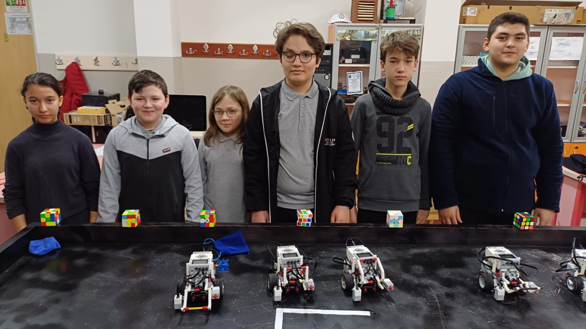 Robotik Kulübümüz Tarafından 3x3 Rubik Küp Hızlı Çözme Yarışması Düzenlendi